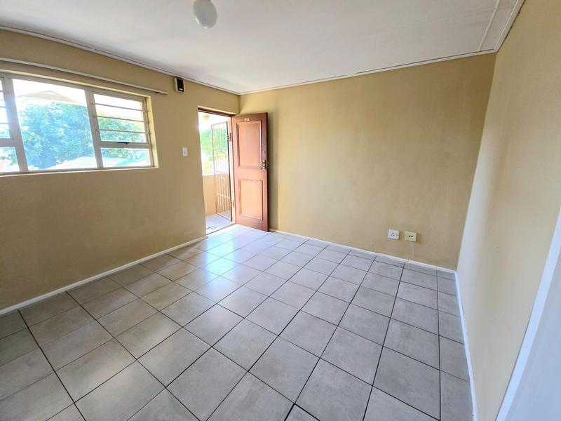 To Let 1 Bedroom Property for Rent in Oakglen Western Cape